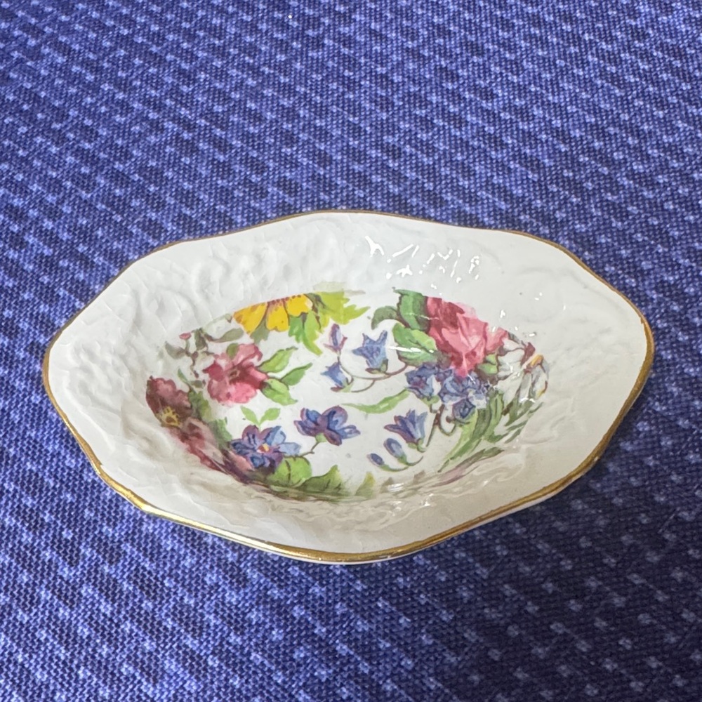 Royal Winton Grimwades Summertime Trinket Salt Dip Gold Trim England 3 5/8" Bowl
